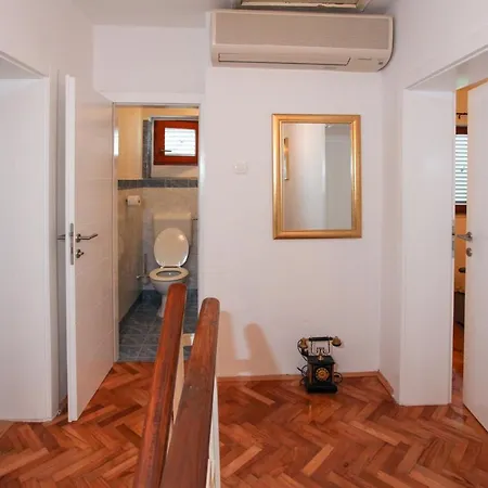 Casa de Férias Sugar House Pag Town